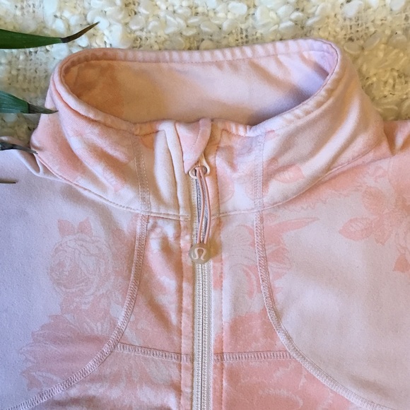 Rare Lululemon 🍋 zip up short sleeved sweater - Picture 6 of 10